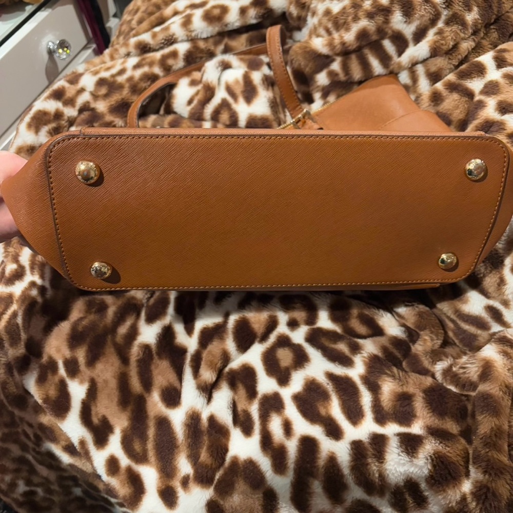 Michael Kors Jetset Saffiano Leather Tote Purse - Picture 8 of 12